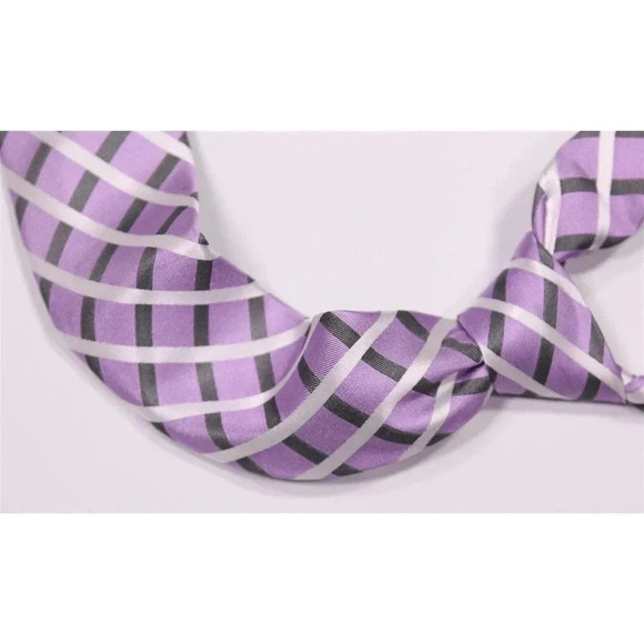 Patrick Kane Worn and Autographed 2014 Hockey Fights Cancer Silk Necktie - Picture 3 of 9